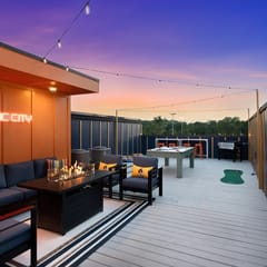 Chic Escape · 2mi to DT · Billiards · B-Nashy