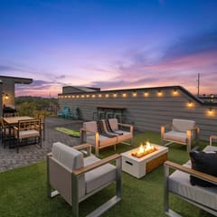 Downtown Gem • Rooftop • Fireplace • Pool Table