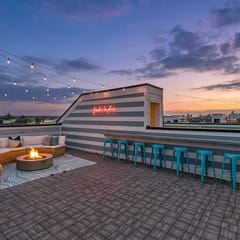 Luxe Downtown Home • Rooftop • Fireplace • DT ~2m