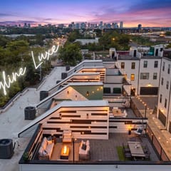 Downtown Skyline Views • Luxe • Rooftop • Firepit
