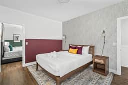 Stylish & Spacious | 8 Q/K Beds | Mins to Broadway - Image 5