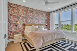 Luxury City Retreat • 14 beds • 2mi to Downtown - Image 3