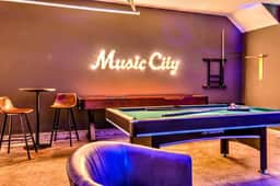 Luxury Downtown Nashville Stay with Skyline Dreams - Image 3