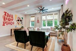 Chic Swiftie Suite w/ Rooftop & Game Room - Image 5