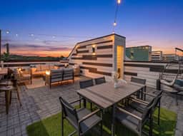 Downtown Skyline Views • Luxe • Rooftop • Firepit - Image 4