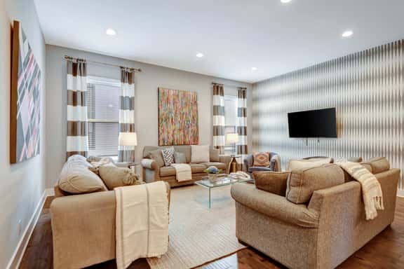 Luxury Downtown Nashville Haven • Stunning City Views - Image 1