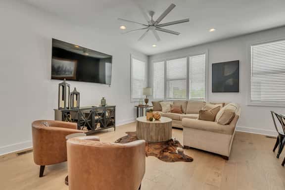 Luxe Downtown Oasis • Skyline Views • Rooftop - Image 1