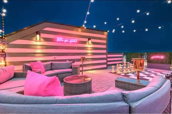 2 Luxe DT Homes • Skyline View • Firepit • 28 beds - Image 1