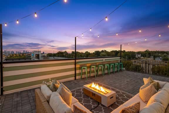 Luxe Downtown Home • DT ~2m • Rooftop • Fireplace - Image 1