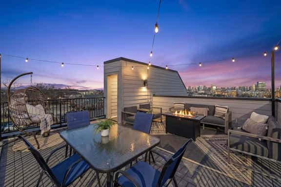 Downtown Nashville Skyline Views from Every Floor! - Image 1