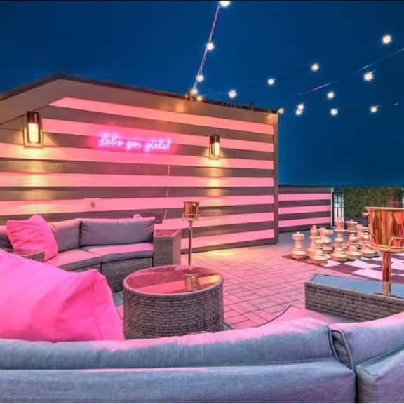 2 Luxe DT Homes • Skyline View • Firepit • 28 beds - Image 1