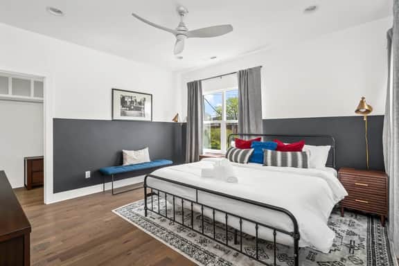 Stylish & Spacious | 8 Q/K Beds | Mins to Broadway - Image 4