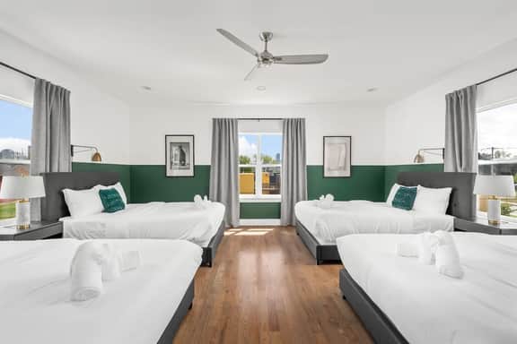 Stylish & Spacious | 8 Q/K Beds | Mins to Broadway - Image 3