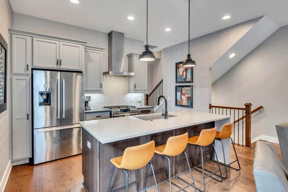 Dreamy Downtown Nashville Stay • Rooftop Views + Walkable - Image 3