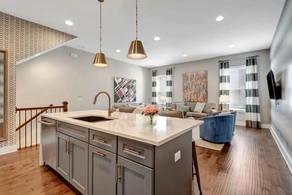Luxury Downtown Nashville Haven • Stunning City Views - Image 3