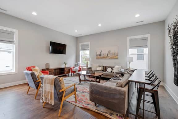 Stunning Downtown Nashville Home with City Views - Image 2