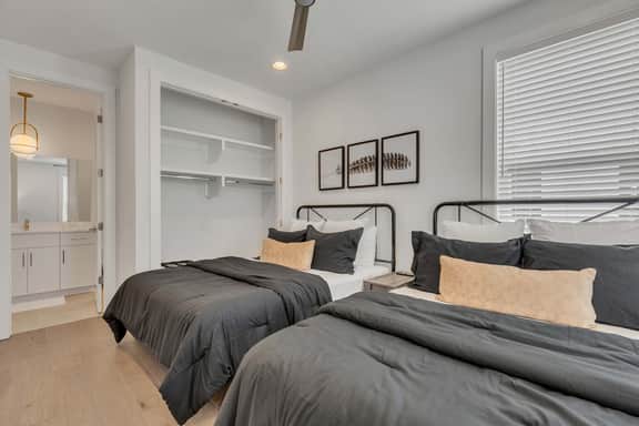 New Nashville Gem | Rooftop & Sleeps 11 - Image 5