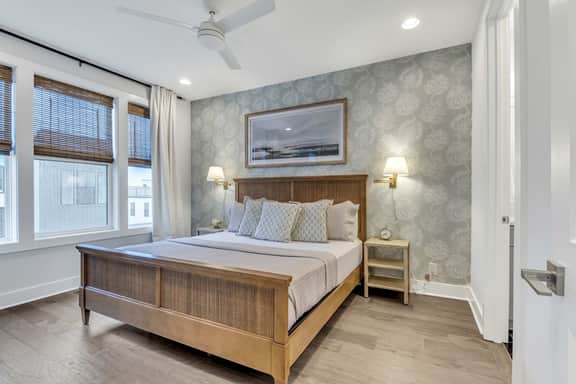 New Luxury Homes w/ Downtown Views | Sleeps 12+ - Image 3