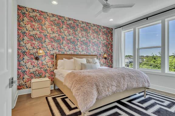 Luxury City Retreat • 14 beds • 2mi to Downtown - Image 3