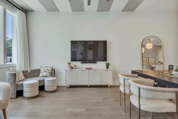 Luxury City Retreat • 14 beds • 2mi to Downtown - Image 5