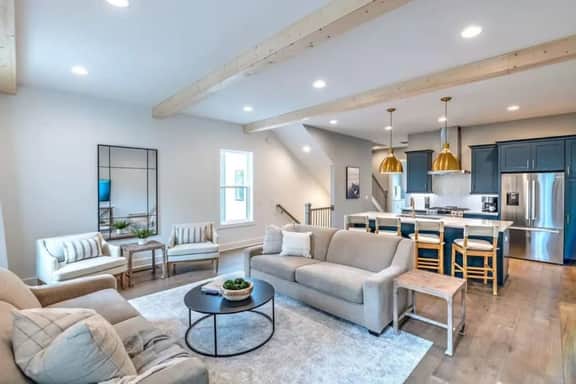 Luxury Downtown Nashville Stay with Skyline Dreams - Image 2