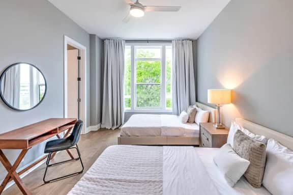 Luxury Downtown Nashville Stay with Skyline Dreams - Image 5