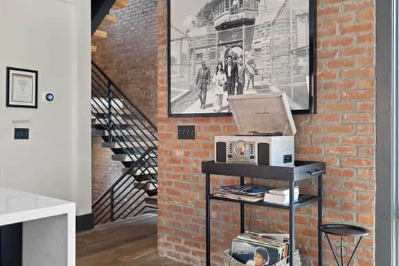 2 Luxe WeHo Homes • Walk to bars • hotspots • SoHo - Image 4