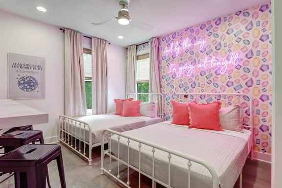 Swiftie Suite! Eras NashBash! 12 BEDs! ~2m to DT - Image 5