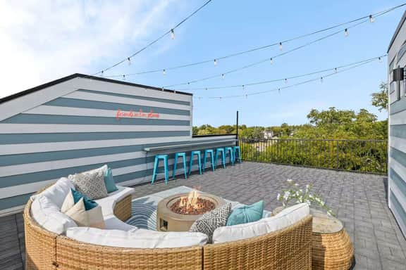 Luxe Downtown Home • Rooftop • Fireplace • DT ~2m - Image 2
