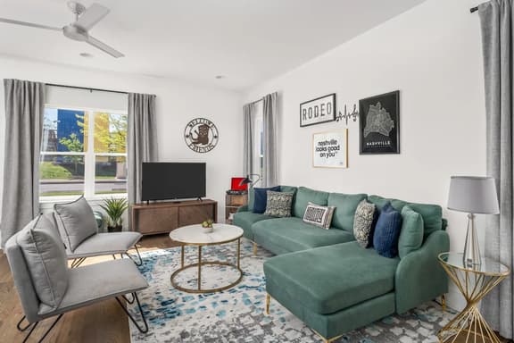 Stylish & Spacious | 8 Q/K Beds | Mins to Broadway - Image 1