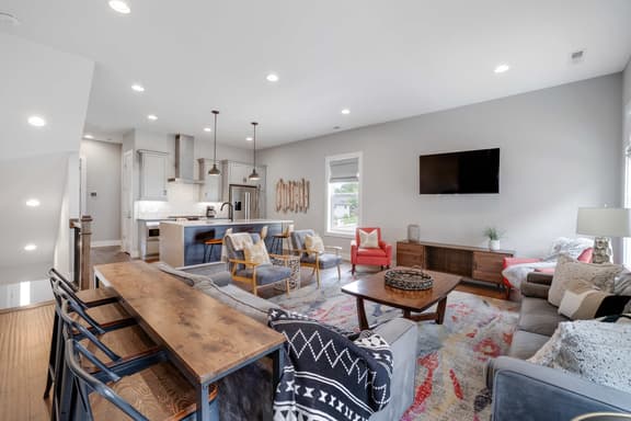 Luxury Downtown Nashville Home + Stunning City Views - Image 1
