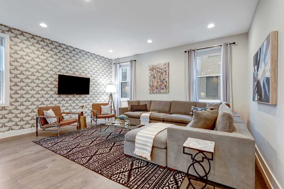 Nashville Luxury Stay | Epic Downtown Skyline Views - Image 1