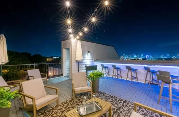 Luxury Downtown Nashville Stay with Skyline Dreams - Image 1